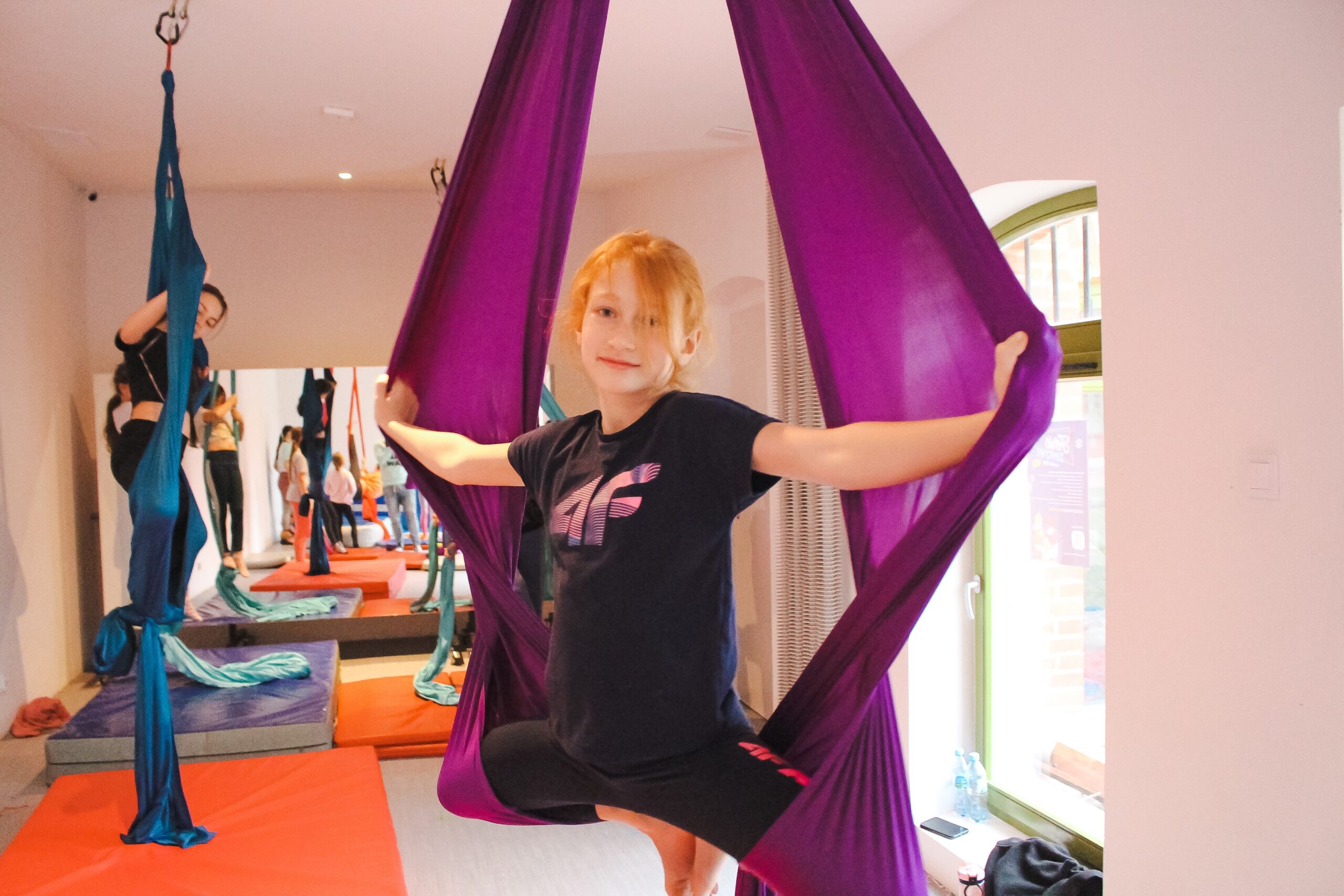 Półkolonie Łódź - Dzieci aktywnie spędzają czas, nawiązując nowe przyjaźnie i odkrywając swoje pasje.