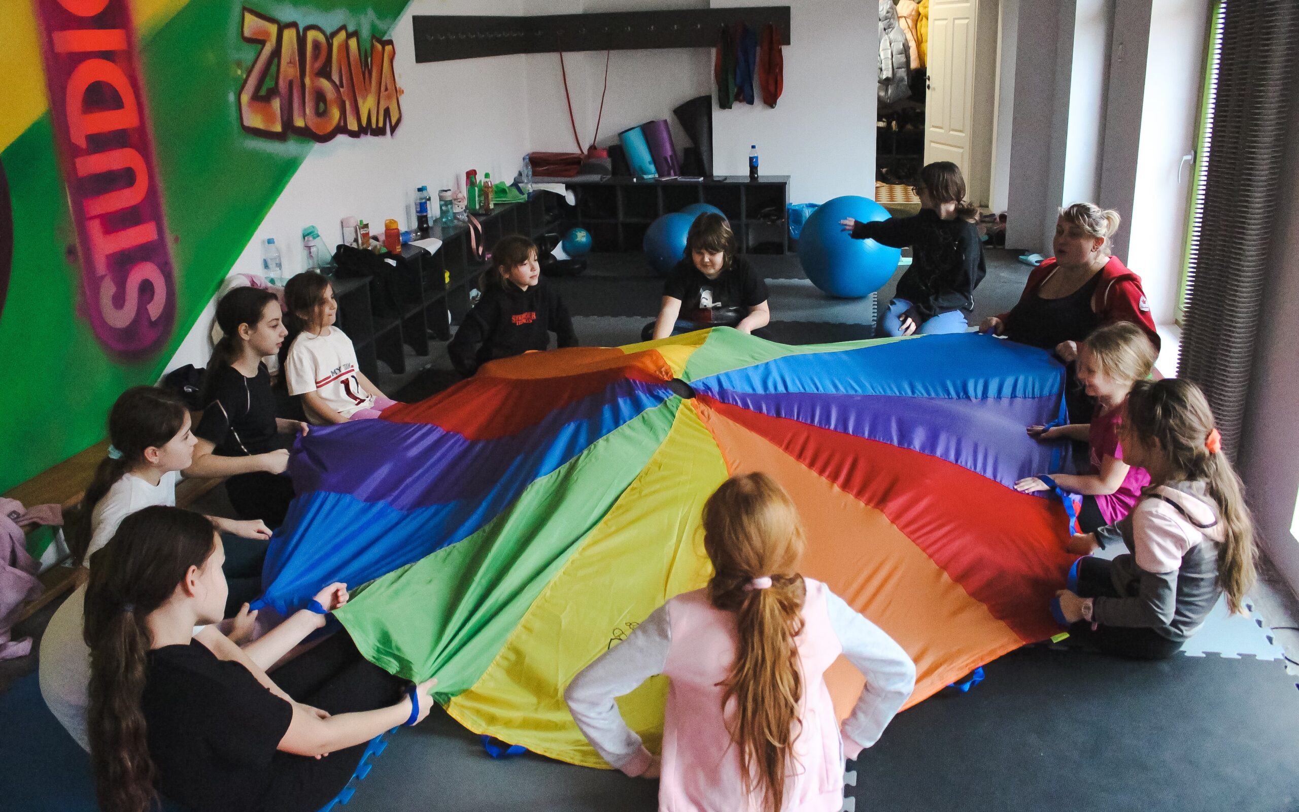 Półkolonie w Łodzi oferują dzieciom czas pełen intensywnej zabawy.